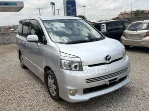 Toyota Voxy 2012 Silver