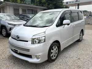 Toyota Voxy 2012 Silver