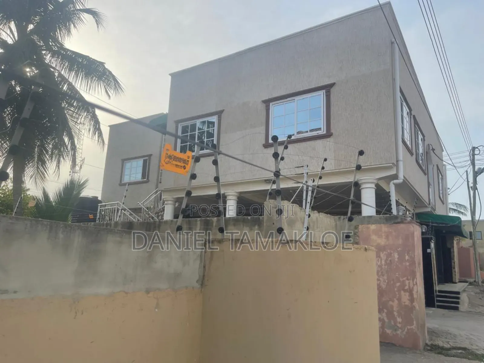 4bdrm Mansion in Lapaz for sale
