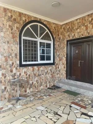 4bdrm Mansion in Lapaz for sale
