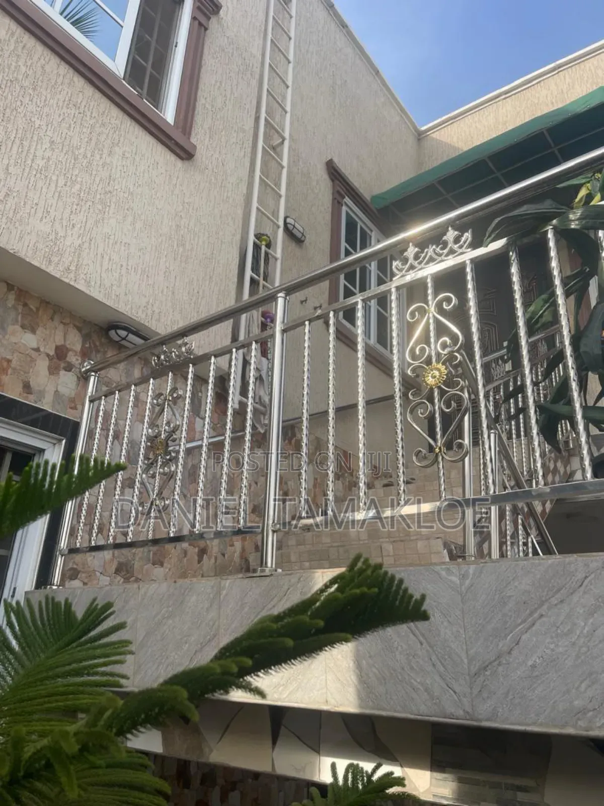 4bdrm Mansion in Lapaz for sale