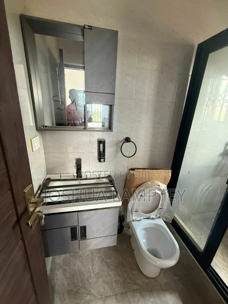 2bdrm Apartment in Ablekuma Curve, Fan Milk for rent