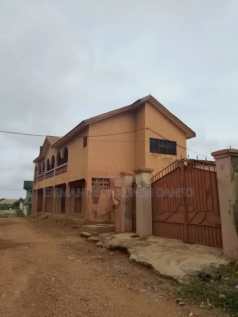 6bdrm House in Atwima Kwanwoma for sale