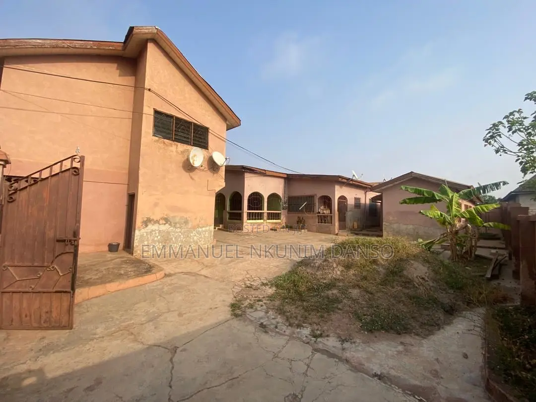 6bdrm House in Atwima Kwanwoma for sale