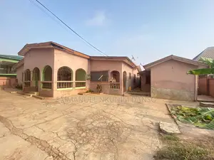 6bdrm House in Atwima Kwanwoma for sale