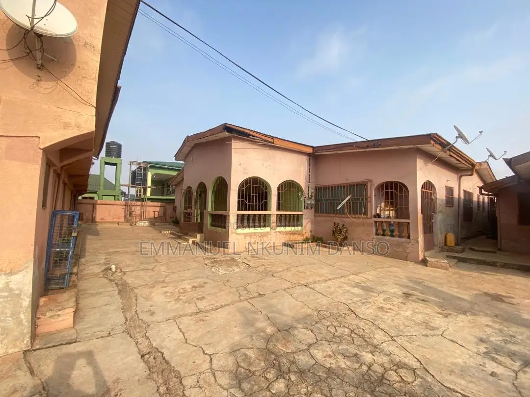 6bdrm House in Atwima Kwanwoma for sale