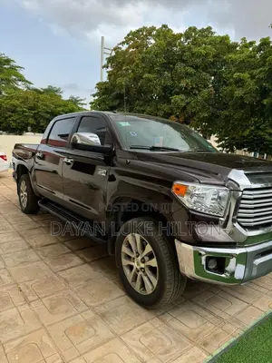 Toyota Tundra Limited 4dr CrewMax 4WD SB (5.7L 8cyl 6A) 2014 Brown