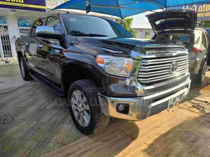 Toyota Tundra Limited 4dr CrewMax 4WD SB (5.7L 8cyl 6A) 2014 Brown