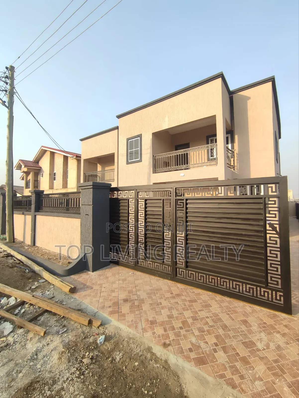 2bdrm Apartment in Nanakrom, Nmai-Dzorn for sale