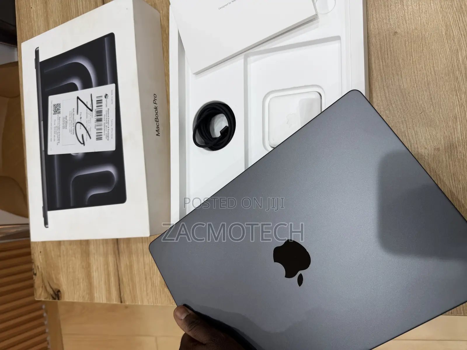 Laptop Apple MacBook Pro 2025 M5 14-inch 16GB Apple M5 SSD 512GB