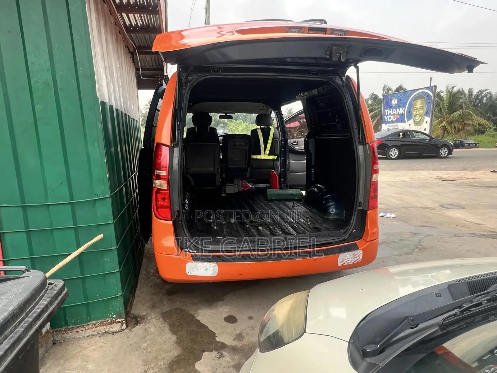 Hyundai Starex 2013 Orange