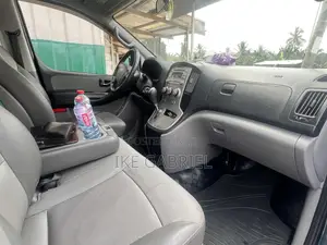 Hyundai Starex 2013 Orange