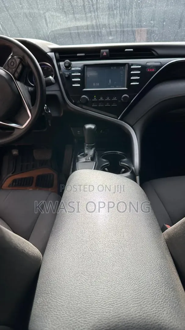 Toyota Camry LE FWD (2.5L 4cyl 8AM) 2018 Brown