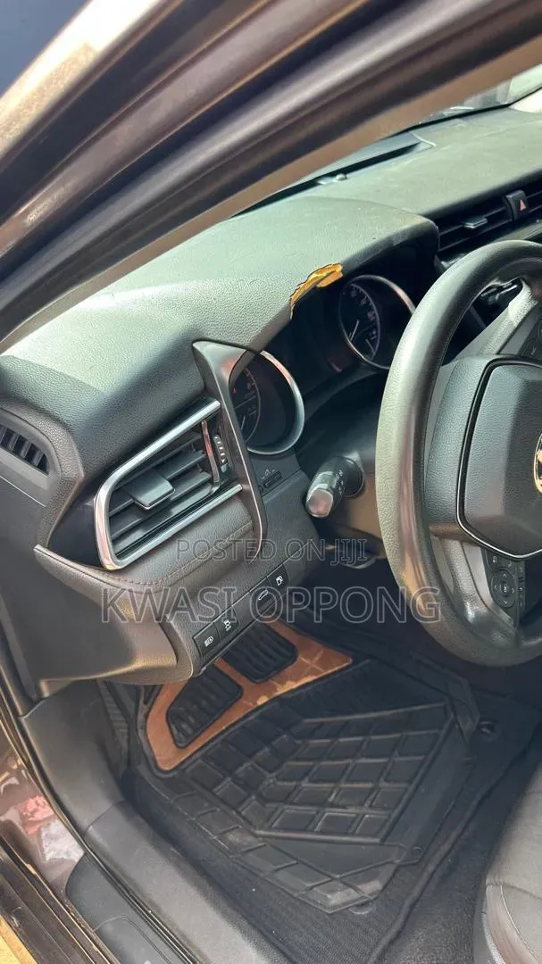 Toyota Camry LE FWD (2.5L 4cyl 8AM) 2018 Brown