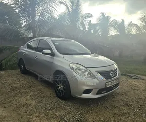 Nissan Versa 2013 Silver