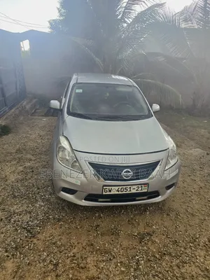 Nissan Versa 2013 Silver