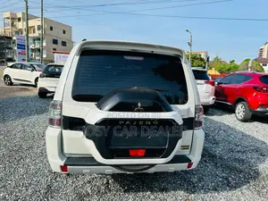 Mitsubishi Pajero V90 3.8 V6 GLS/GLX 2019 White