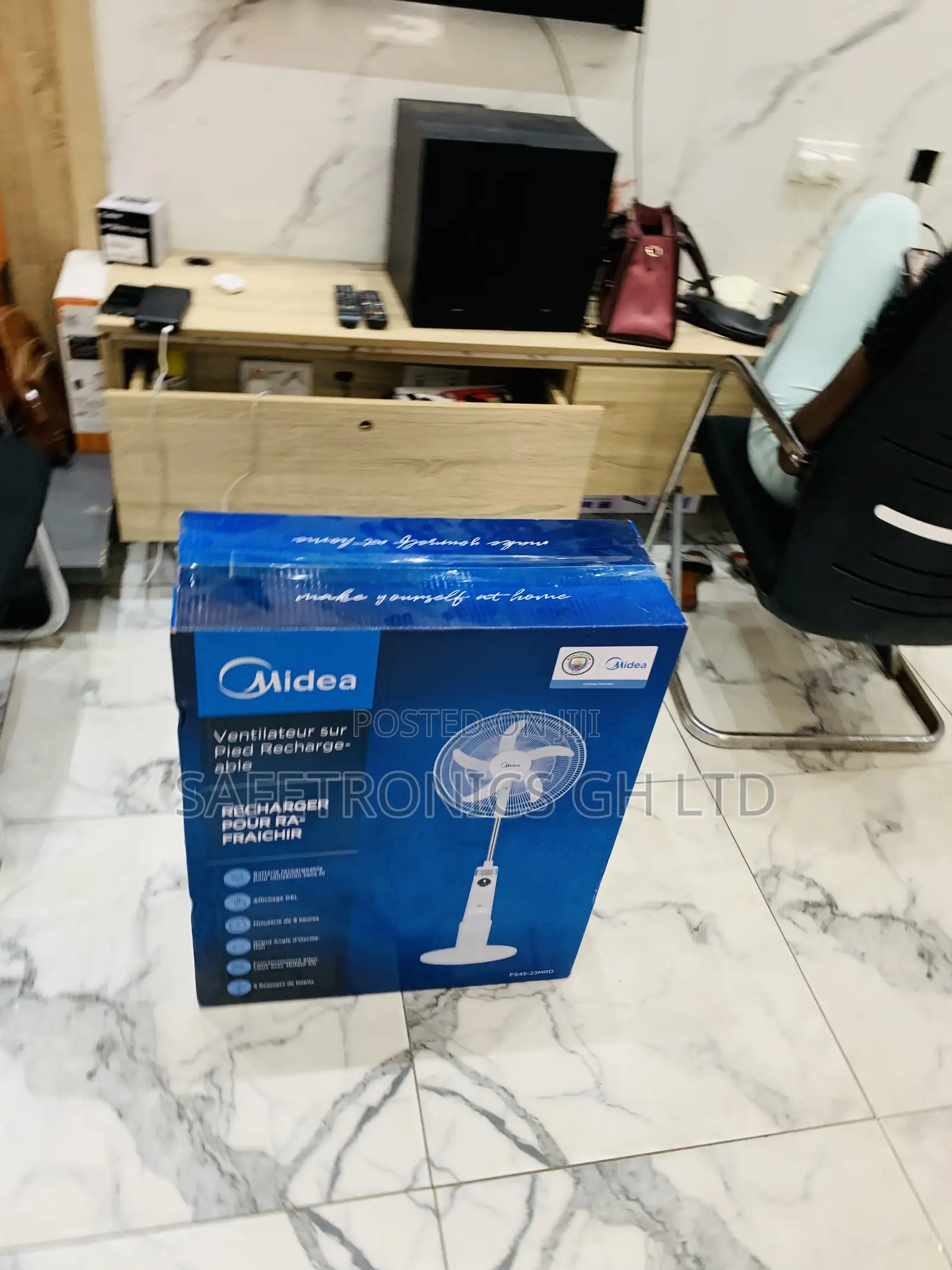 Ultra Modern Midea 18-Inch Rechargeable Stand Fan