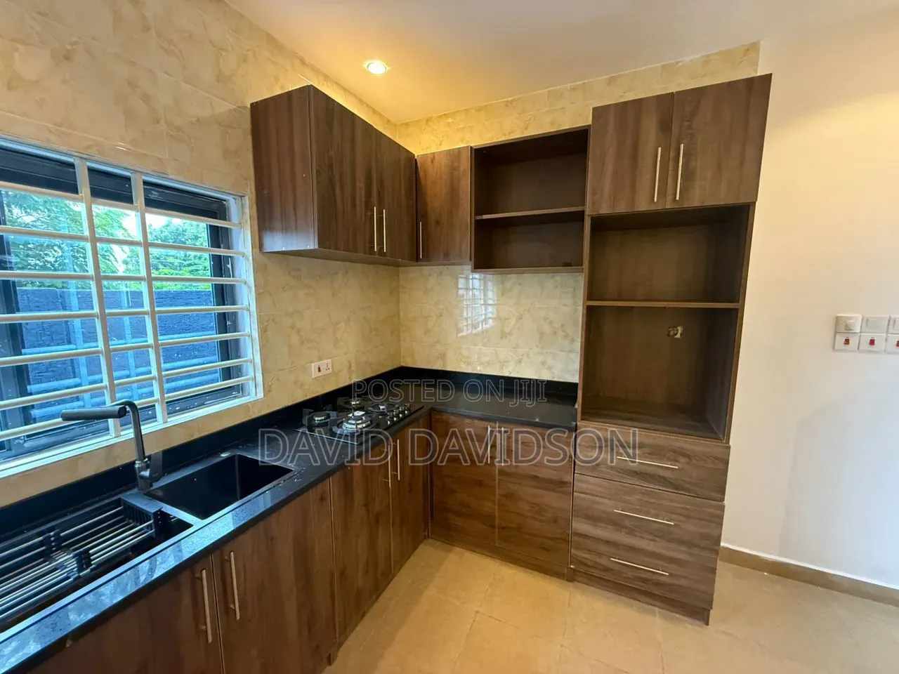 3bdrm House in Newly Built 3, Tema Metropolitan for sale