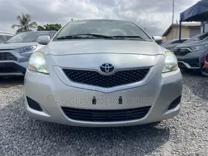 Toyota Belta 2011 Silver