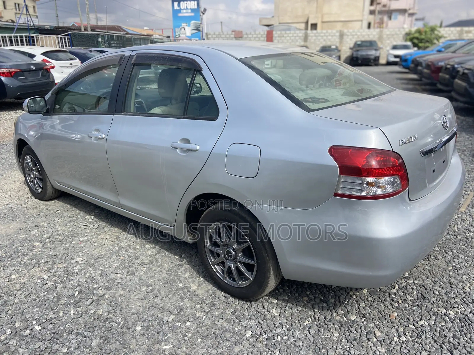 Toyota Belta 2011 Silver
