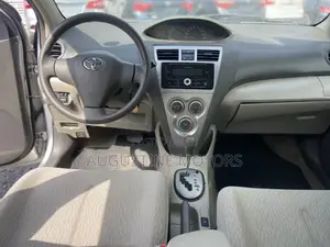 Toyota Belta 2011 Silver