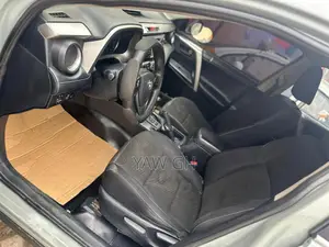 Toyota RAV4 LE 4dr SUV AWD (2.5L 4cyl 6A) 2018 Gray