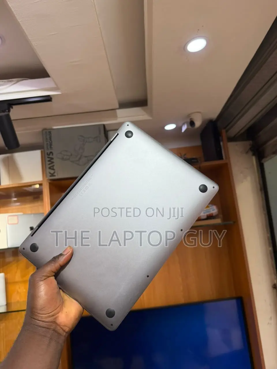 Laptop Apple MacBook Pro 2022 M2 8GB Apple M2 SSD 256GB