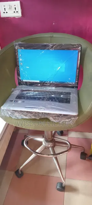 New Laptop Toshiba dynaEdge DE-100 4GB Intel HDD 250GB