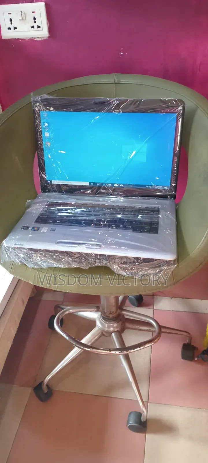 New Laptop Toshiba dynaEdge DE-100 4GB Intel HDD 250GB