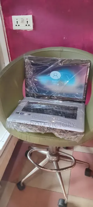 New Laptop Toshiba dynaEdge DE-100 4GB Intel HDD 250GB