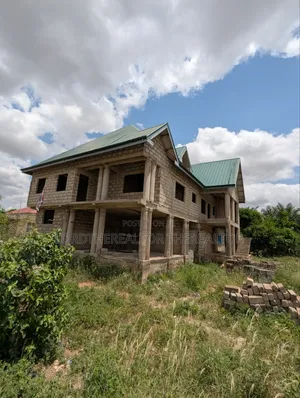 4bdrm Apartment in Pokuase for sale