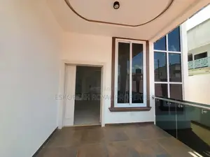4bdrm House in Lakeside Estate for sale
