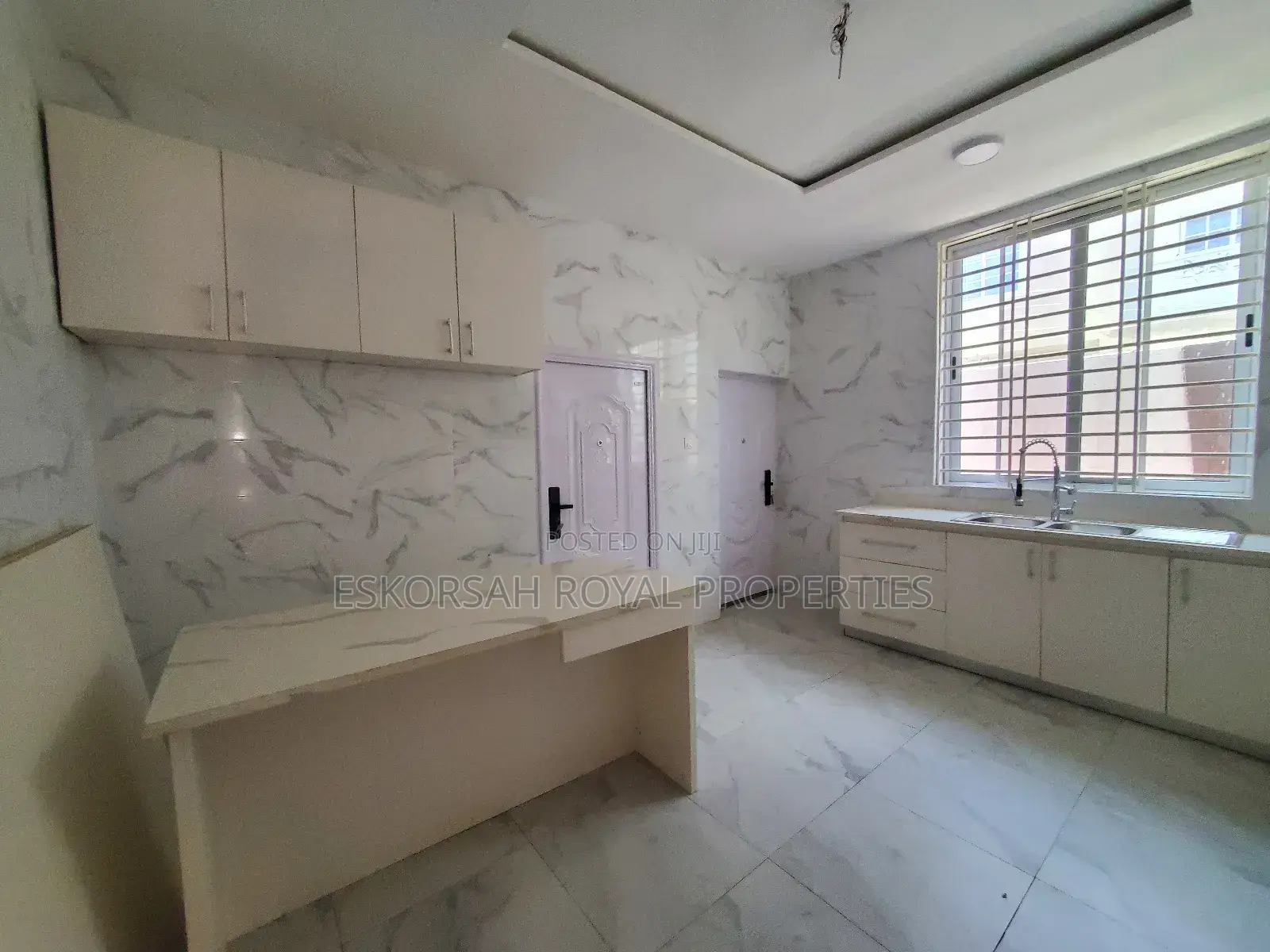 4bdrm House in Lakeside Estate for sale