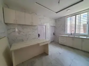 4bdrm House in Lakeside Estate for sale