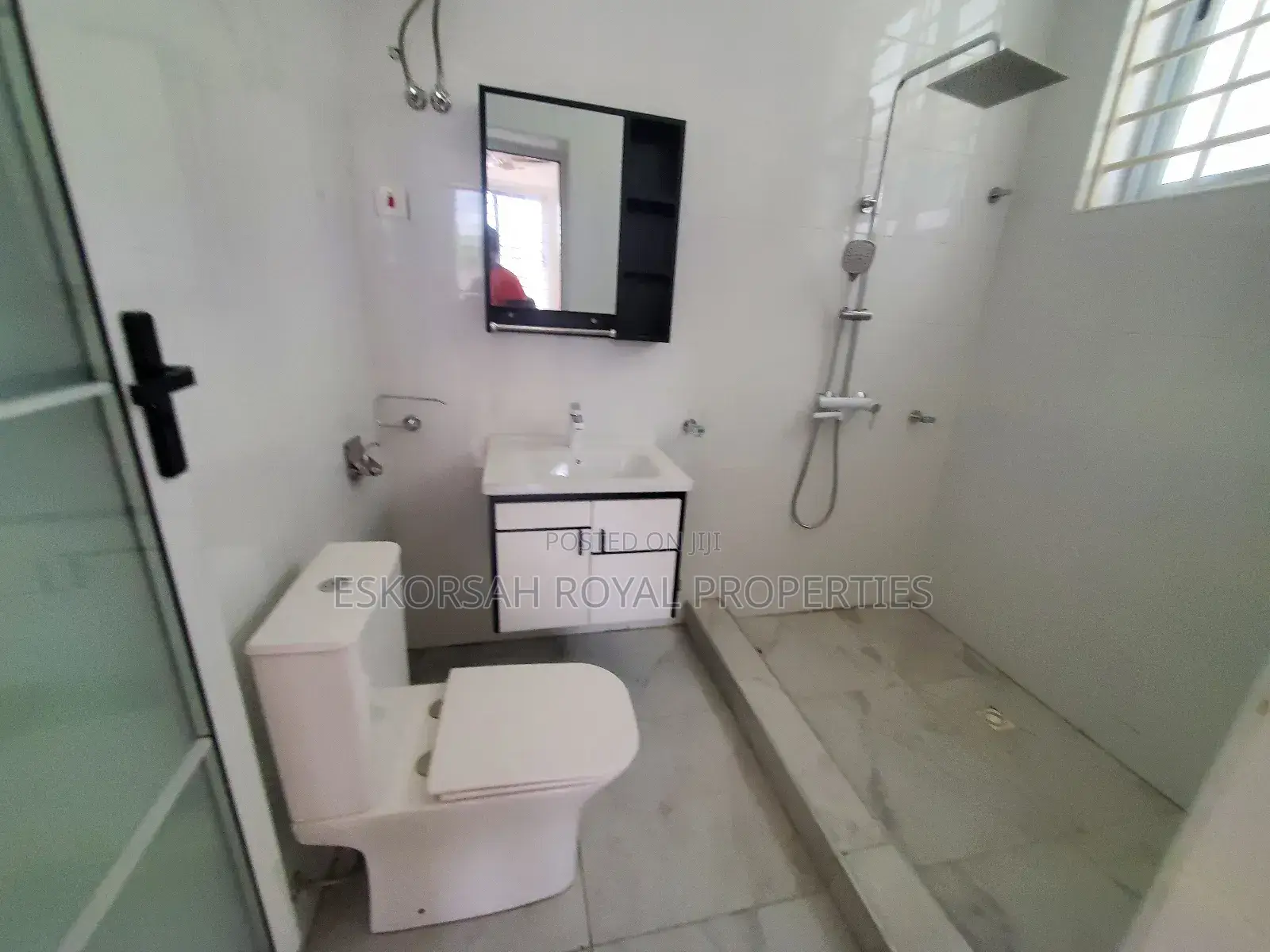 4bdrm House in Lakeside Estate for sale