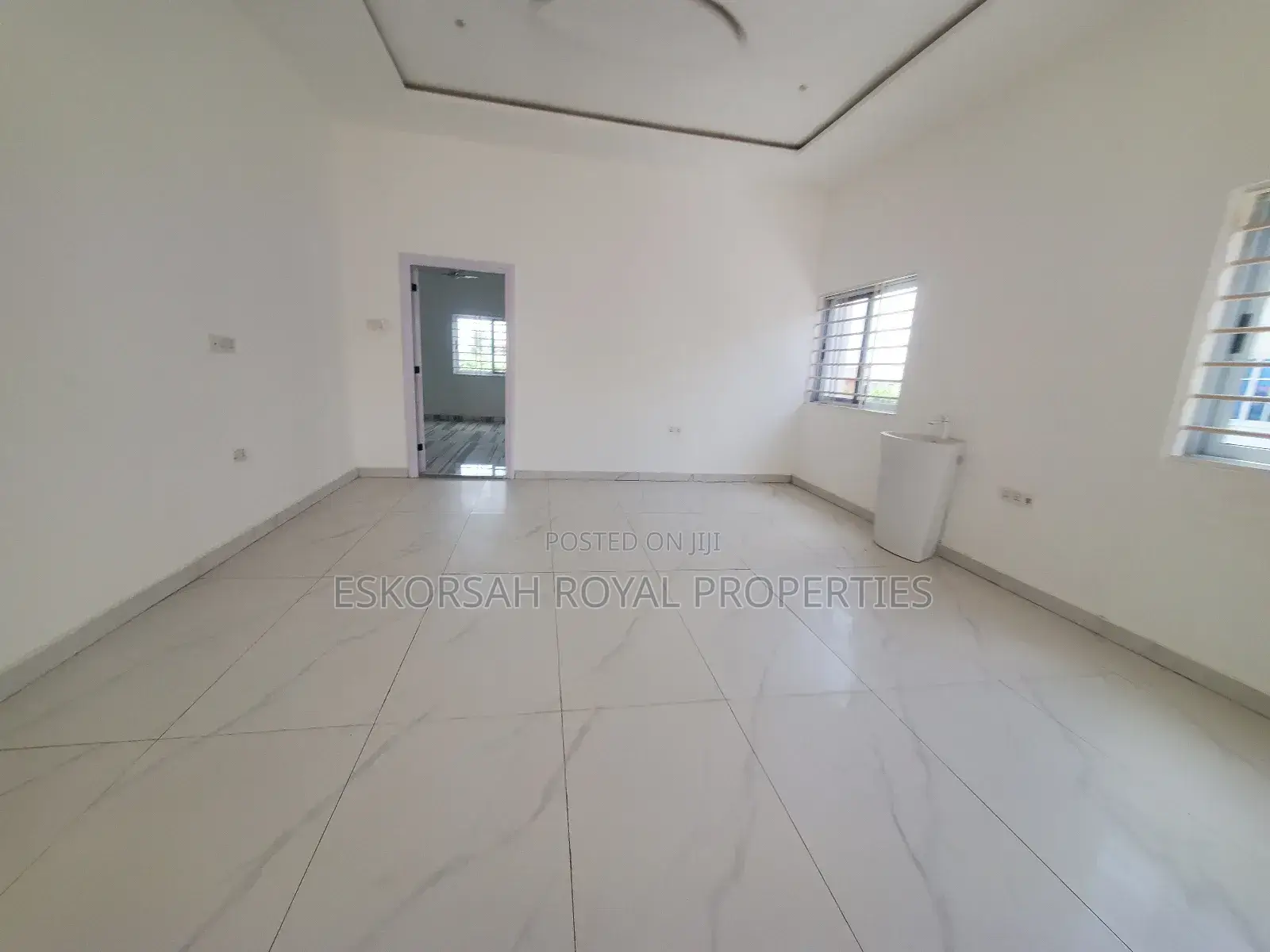 4bdrm House in Lakeside Estate for sale