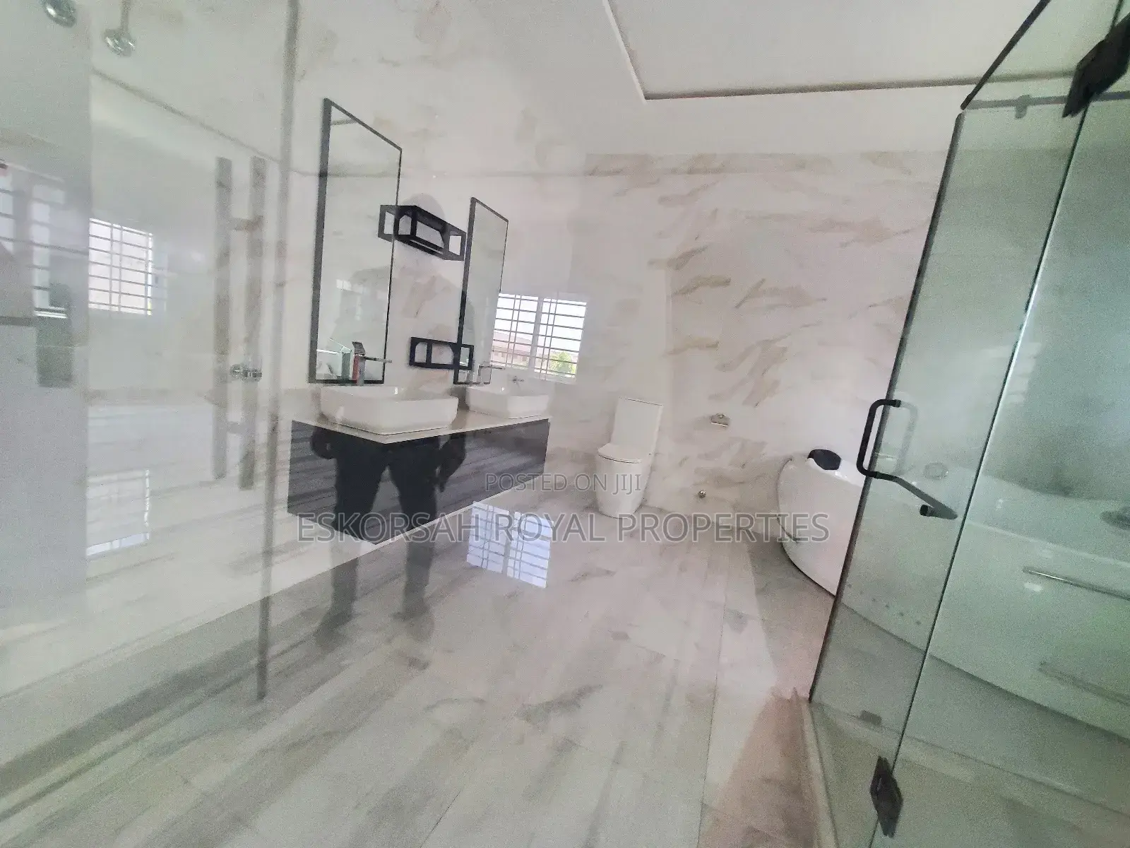 4bdrm House in Lakeside Estate for sale