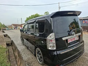 Toyota Voxy 2010 Black