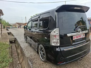 Toyota Voxy 2010 Black