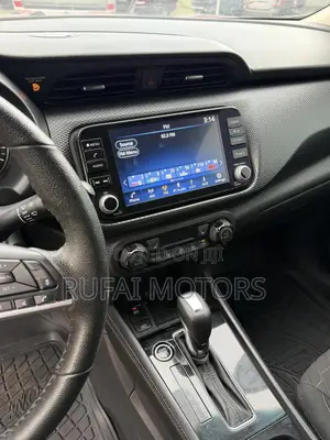 Nissan Kicks S 2023 Red