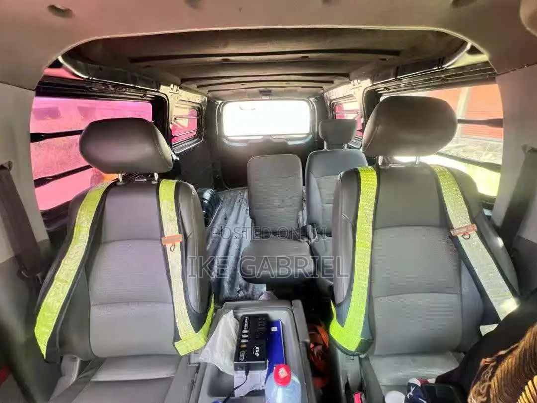 Hyundai Starex 2013 Orange