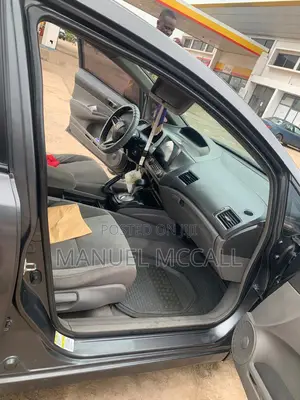 Honda Civic 1.8 5 Door Automatic 2010 Gray