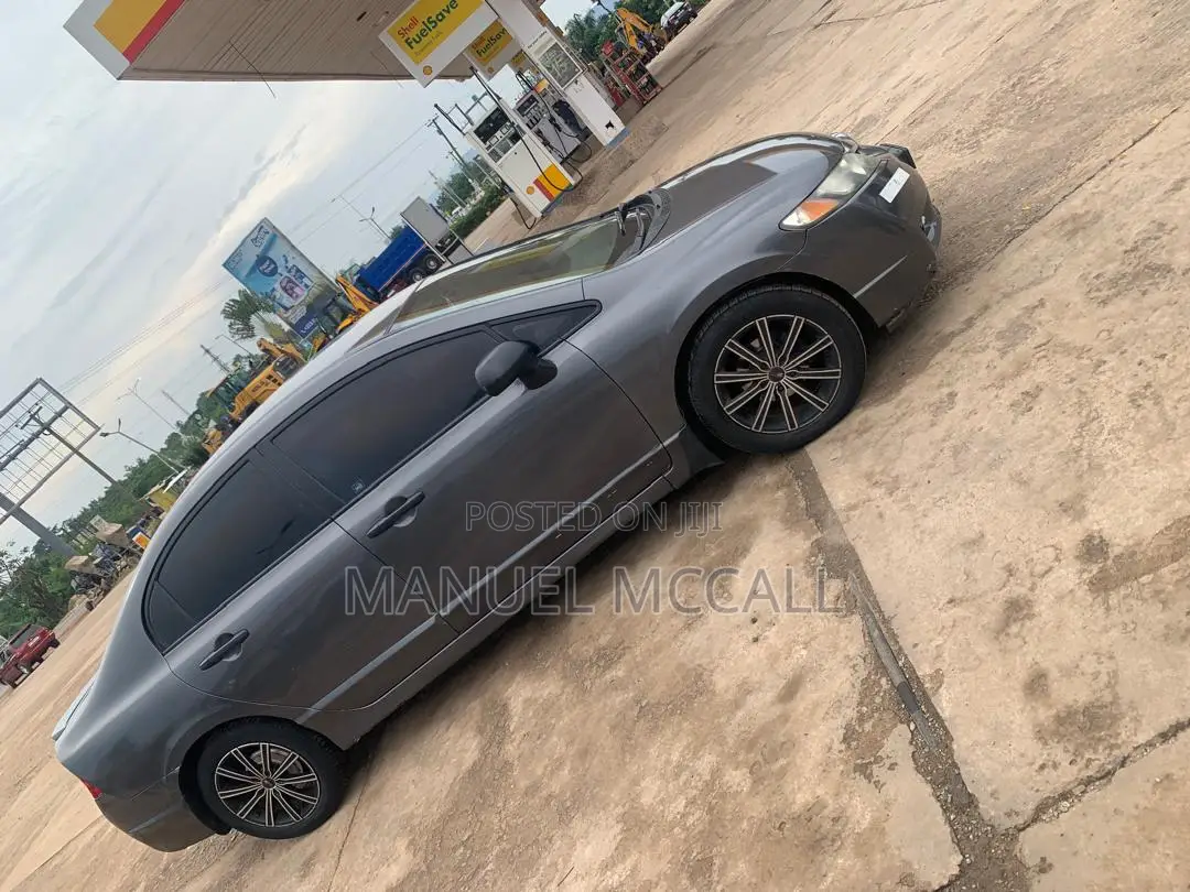 Honda Civic 1.8 5 Door Automatic 2010 Gray