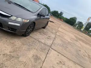 Honda Civic 1.8 5 Door Automatic 2010 Gray