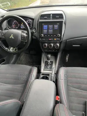 Mitsubishi Outlander SE 2022 Silver