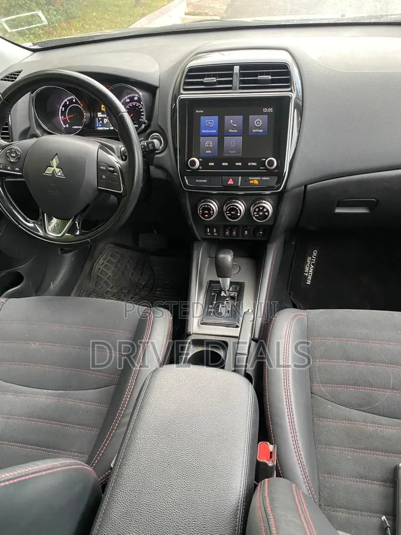 Mitsubishi Outlander SE 2022 Silver