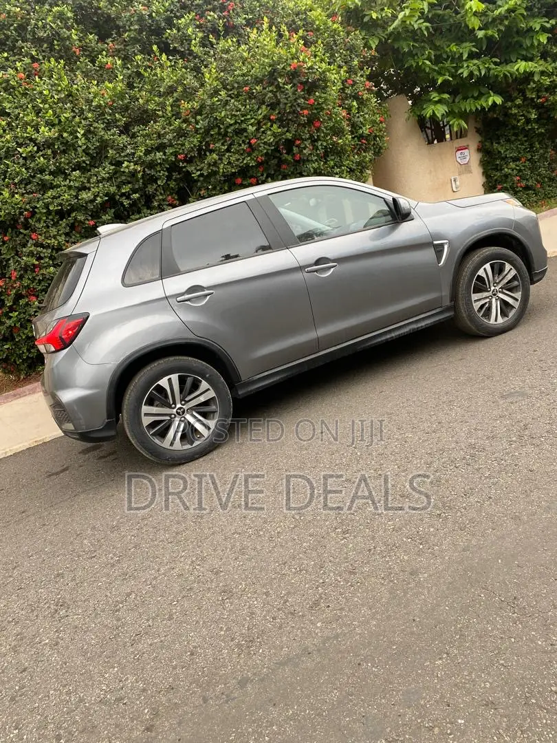 Mitsubishi Outlander SE 2022 Silver