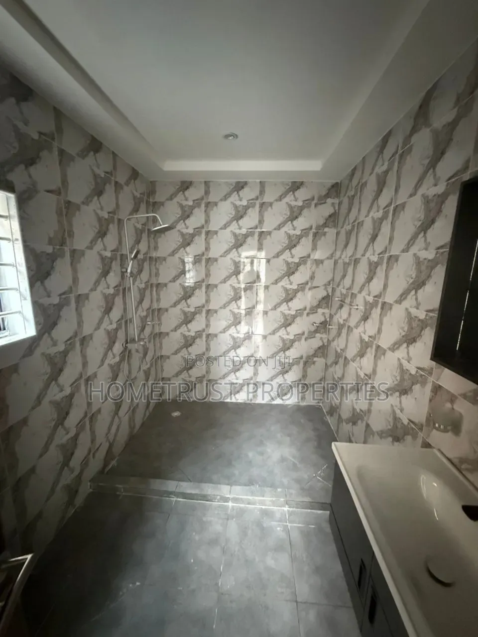 5bdrm House in Amasaman Odontia for sale