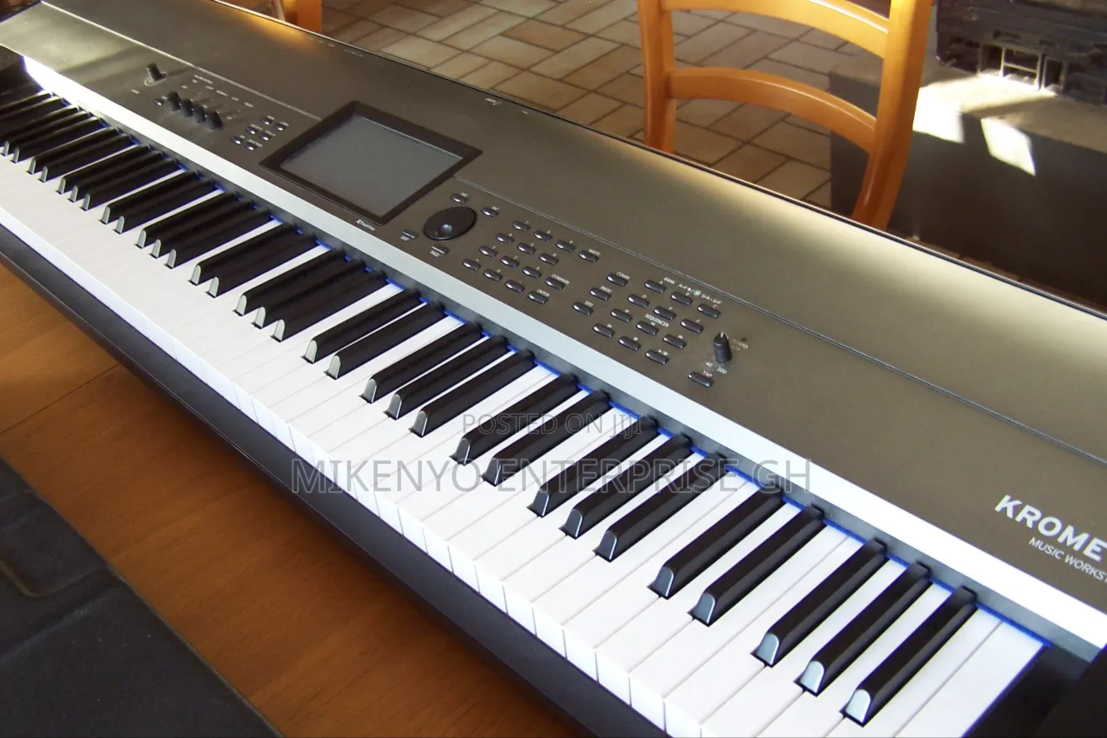 Korg Korg Krome Ex 88-Key Synthesizer Workstation With Free Stand
